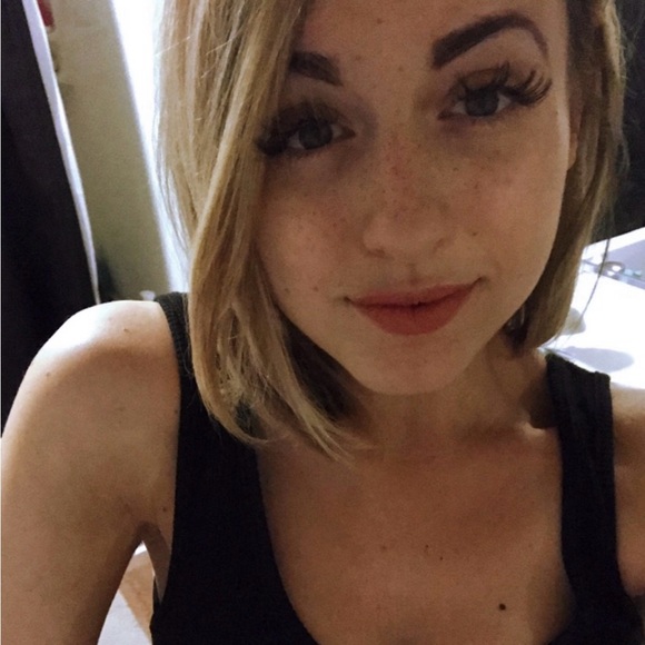 FIRST LIVE SHOW Friday 12/5 @10AM EST ☺️ Amazing deals and all brand name items! - Picture 2 of 5